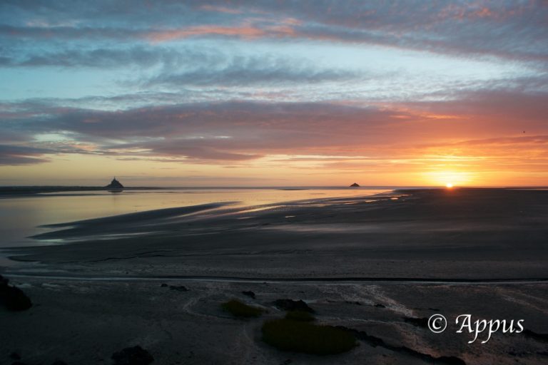 Baie du Mont-Saint-Michel au soleil couchant